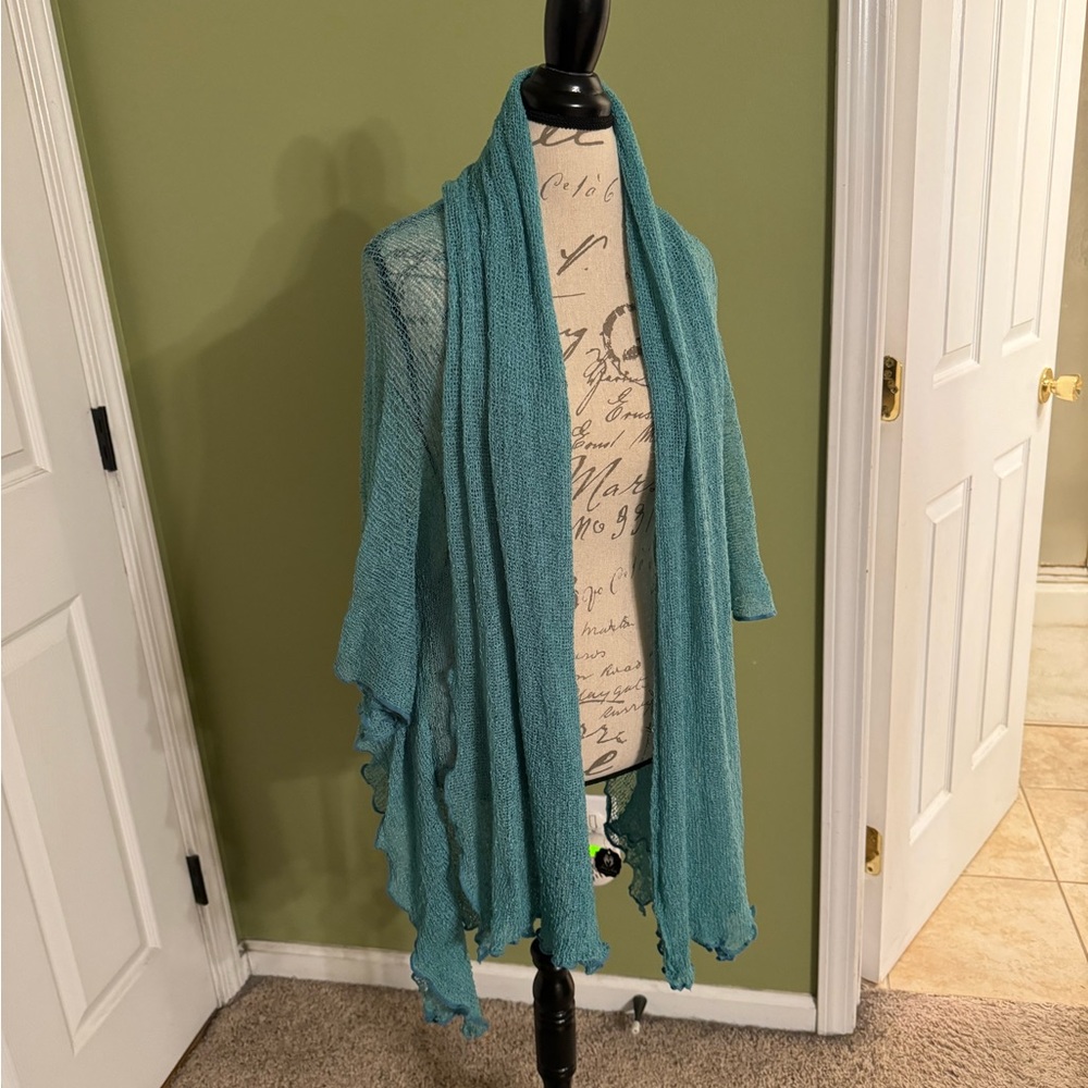 Hands to Hearts soulwarmer cardigan NWT